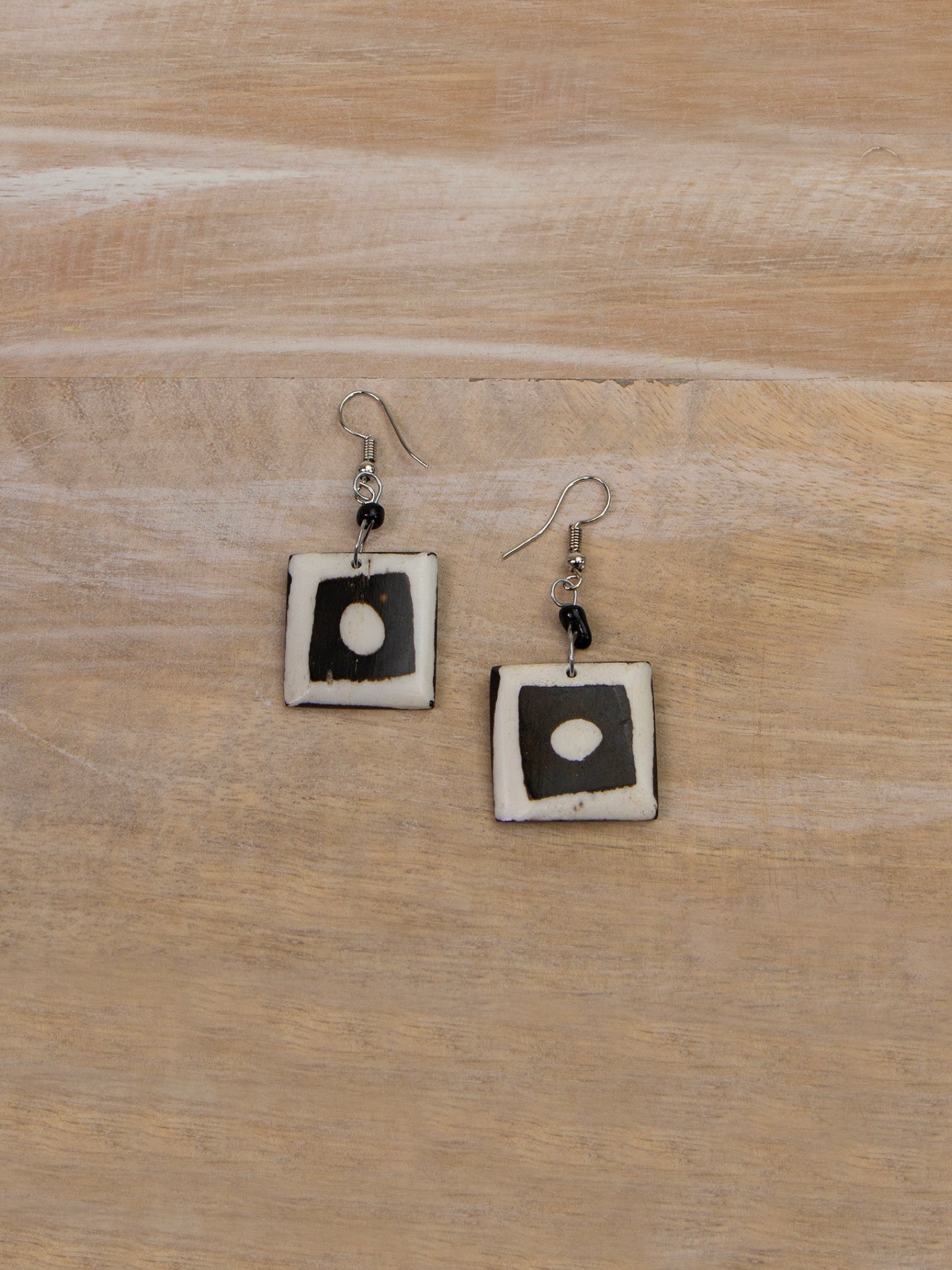 Kauai Square Earrings: Focus